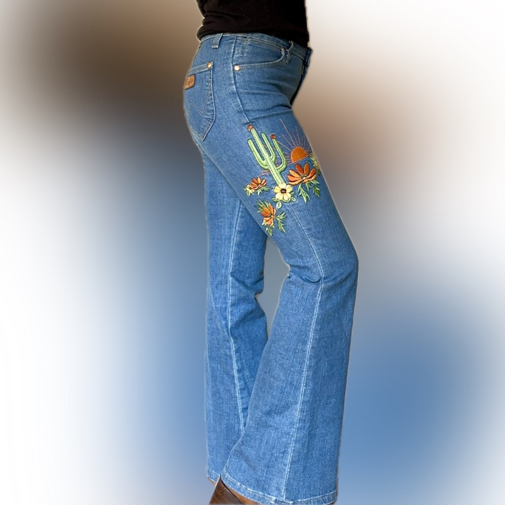 Rare Wrangler ModCloth embroidered flare 70s style jeans